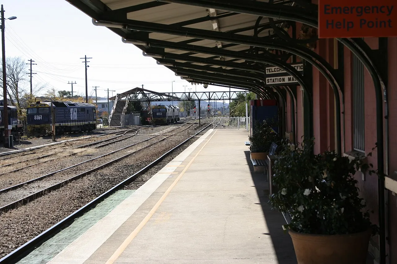 Western platform at Moss Vale station